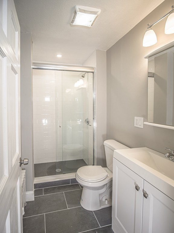 428 Saratoga St, Boston