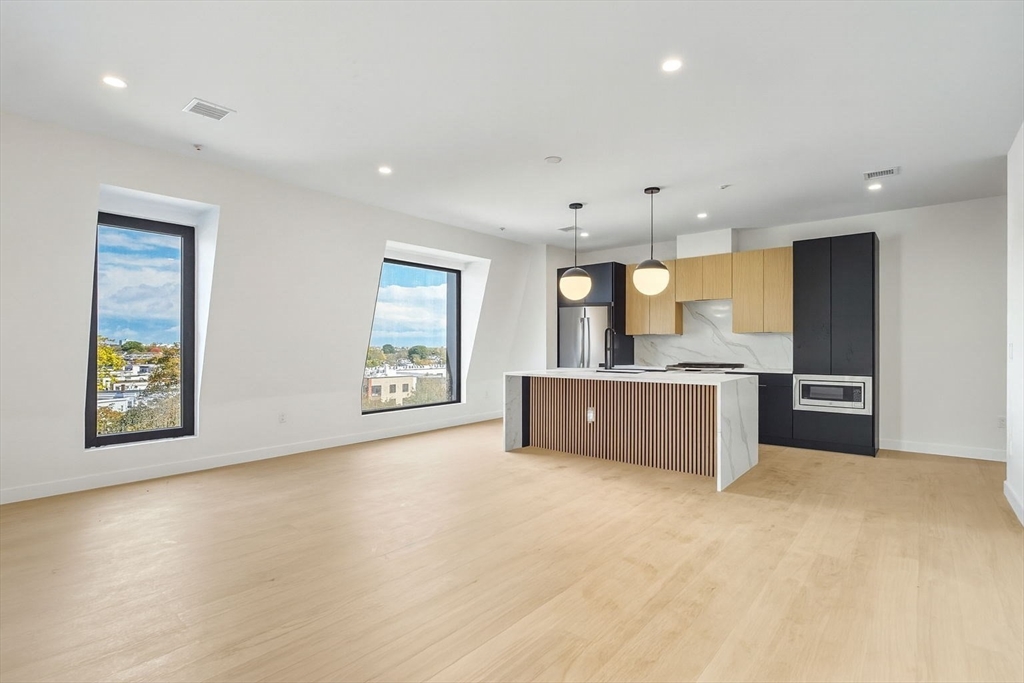 22 High Street Unit: PH11