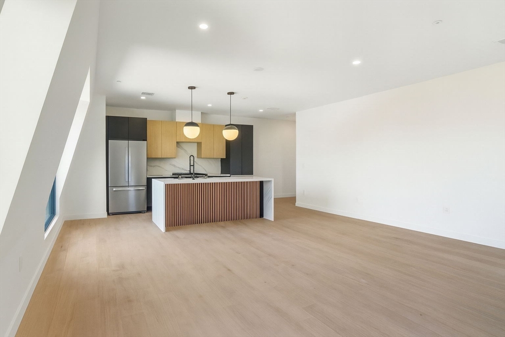 22 High Street Unit: PH11