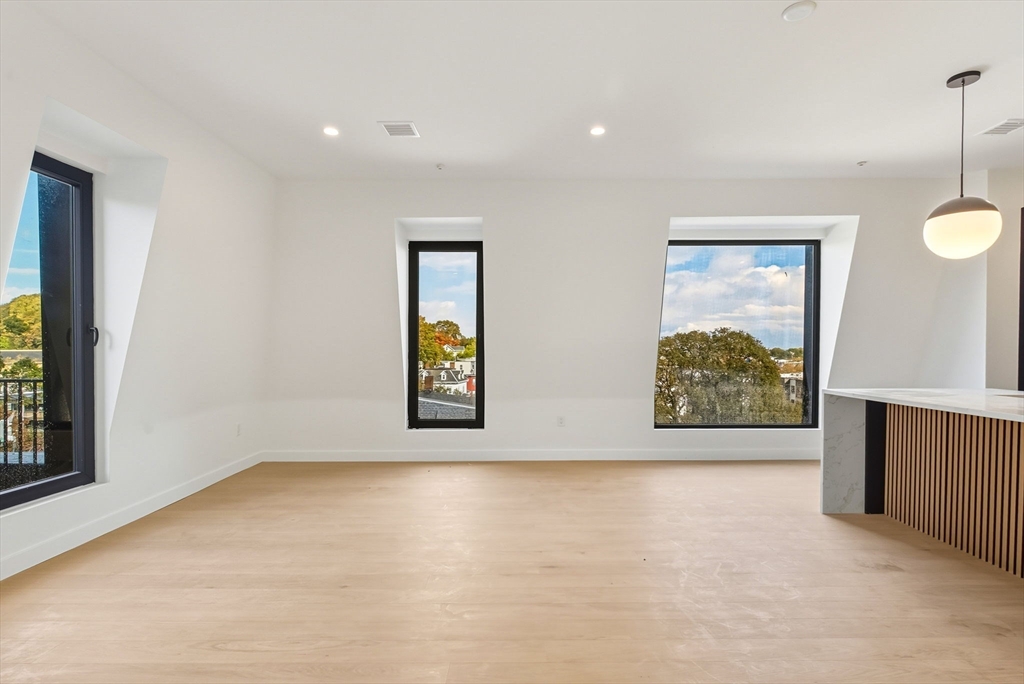 22 High Street Unit: PH11