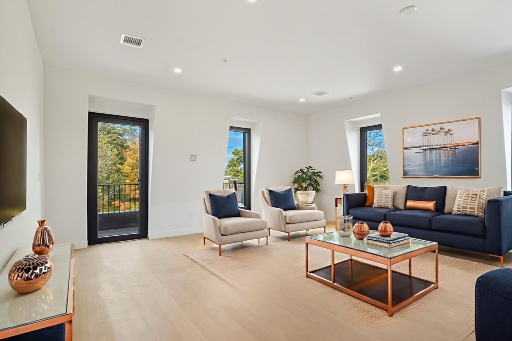 22 High Street Unit: PH11