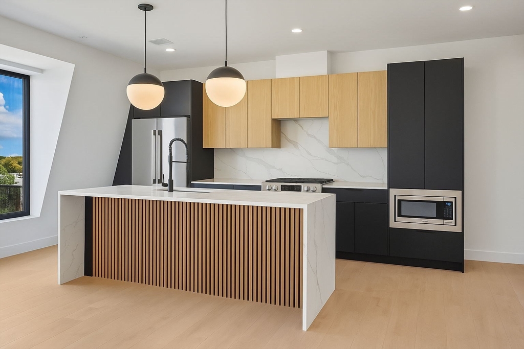 22 High Street Unit: PH11