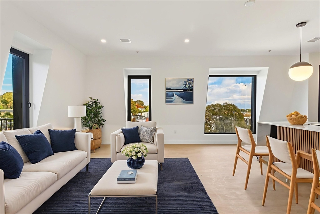 22 High Street Unit: PH11