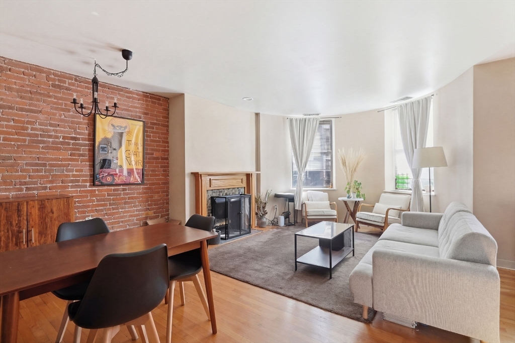 103 Gainsborough # 104