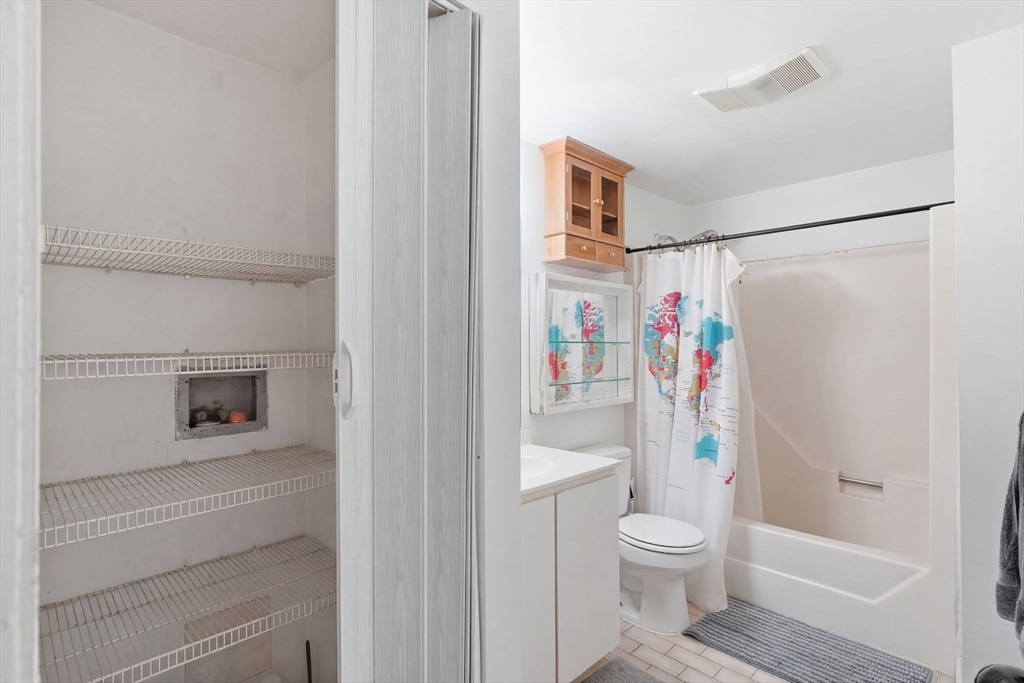 102 Gainsborough # 005E