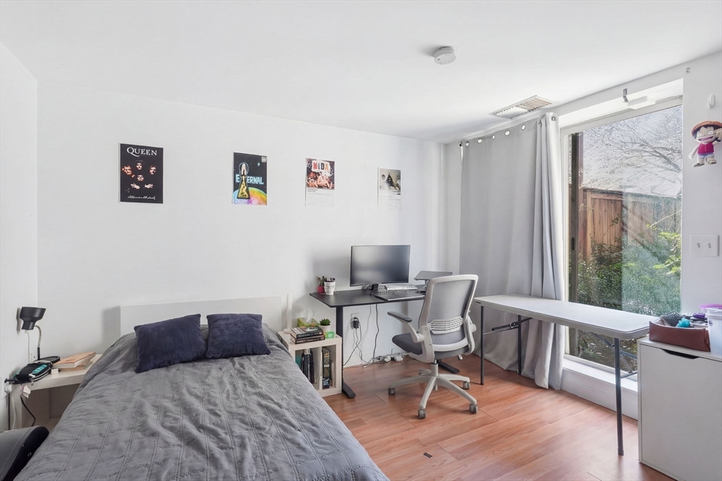 102 Gainsborough # 005E