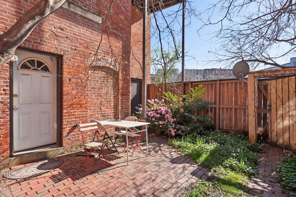 102 Gainsborough # 005E