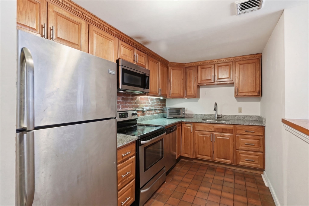 102 Gainsborough # 005E