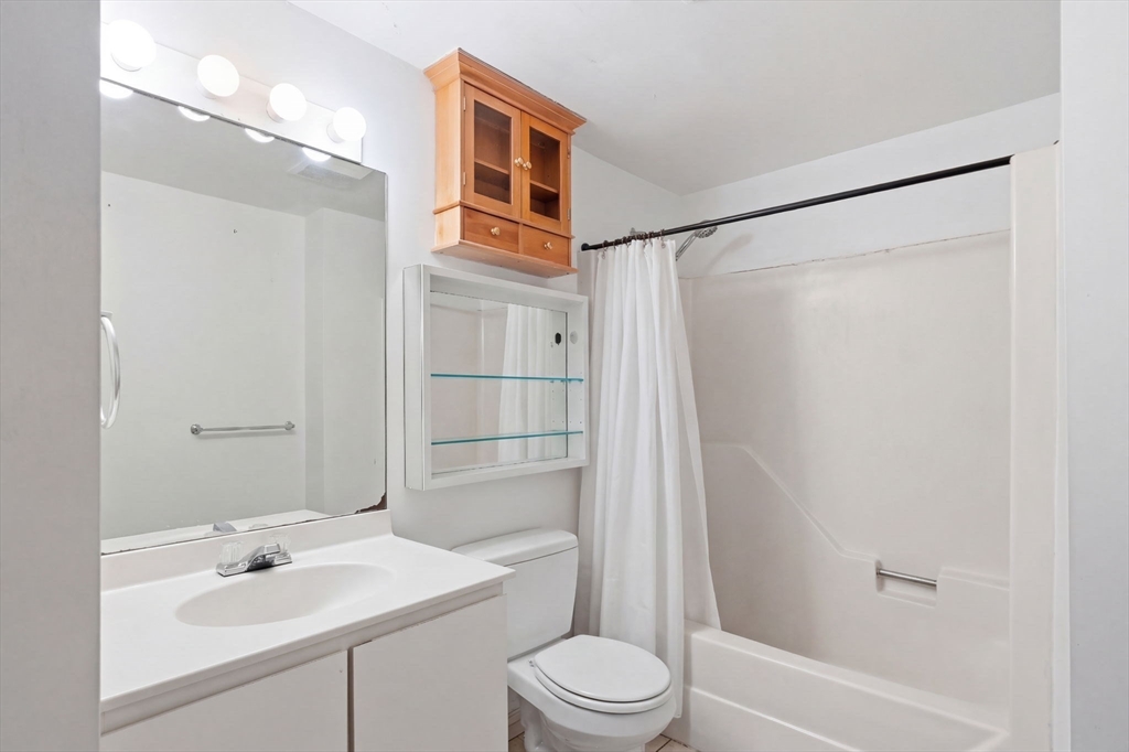 102 Gainsborough # 005E
