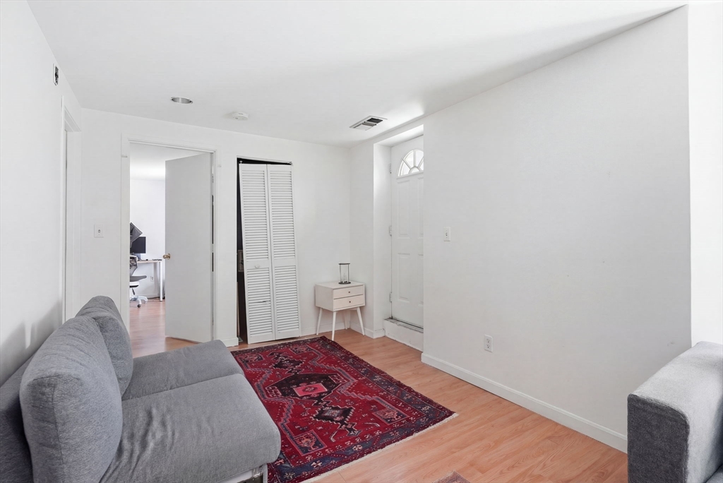 102 Gainsborough # 005E