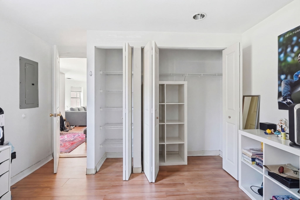 102 Gainsborough # 005E