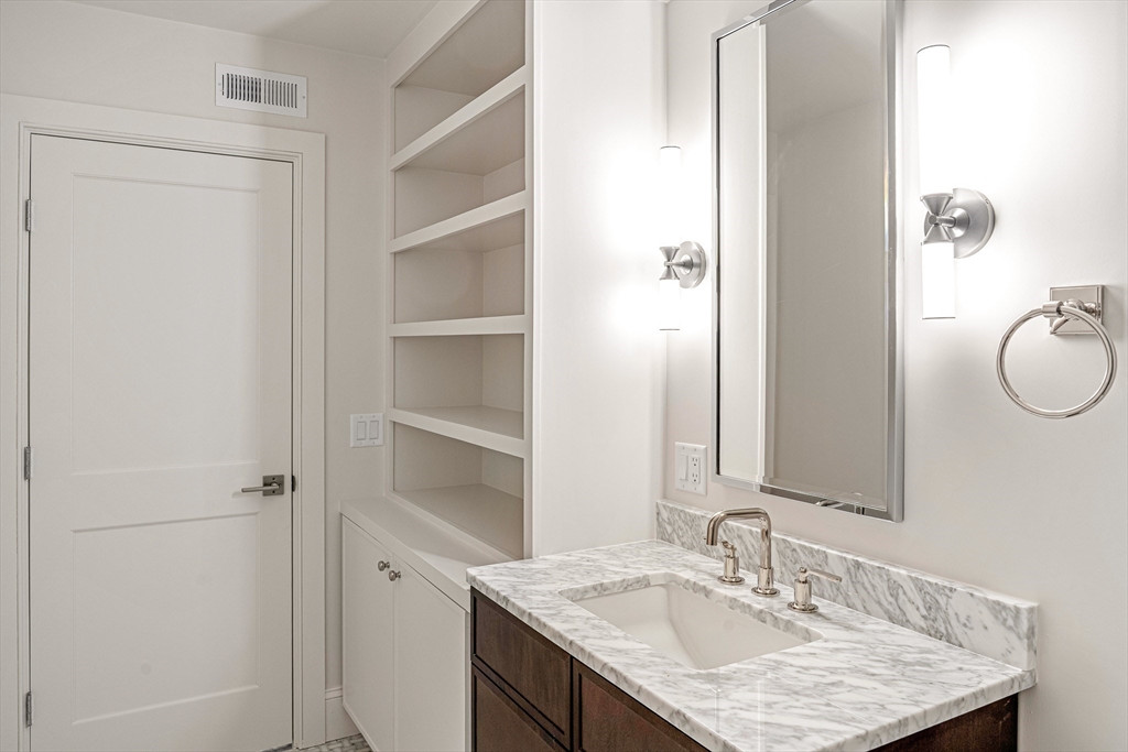 421 Saratoga # 201