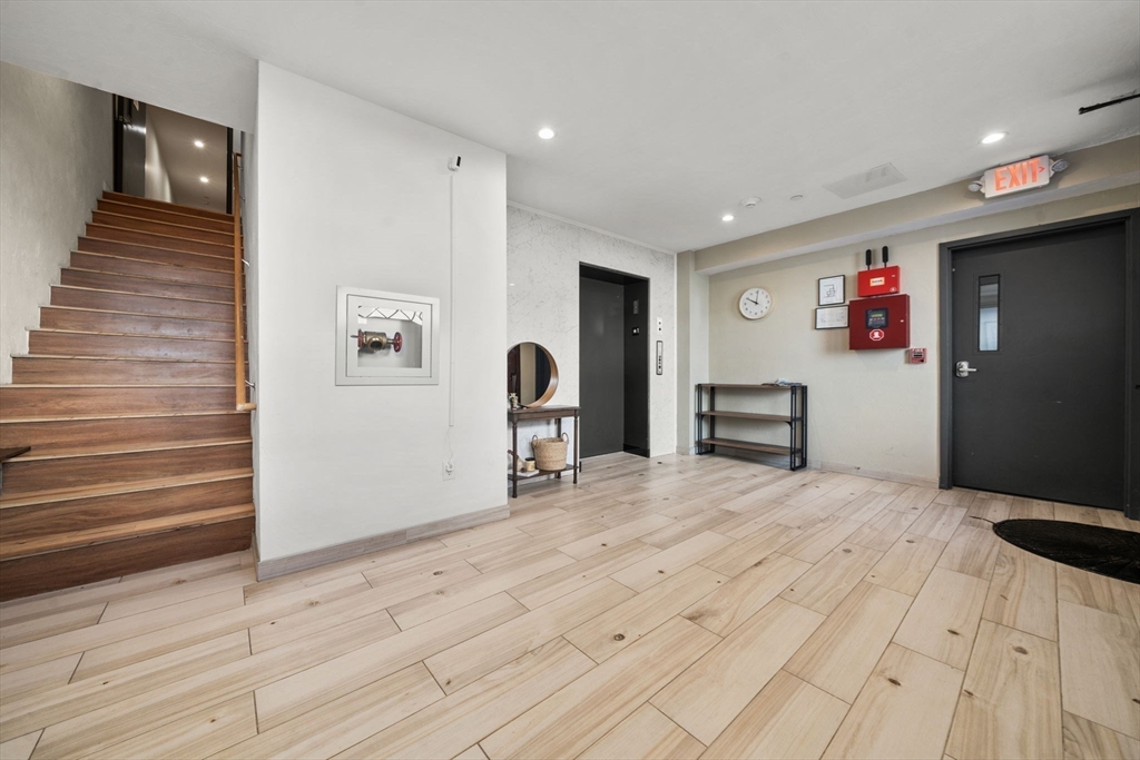 39 Lexington St # 5