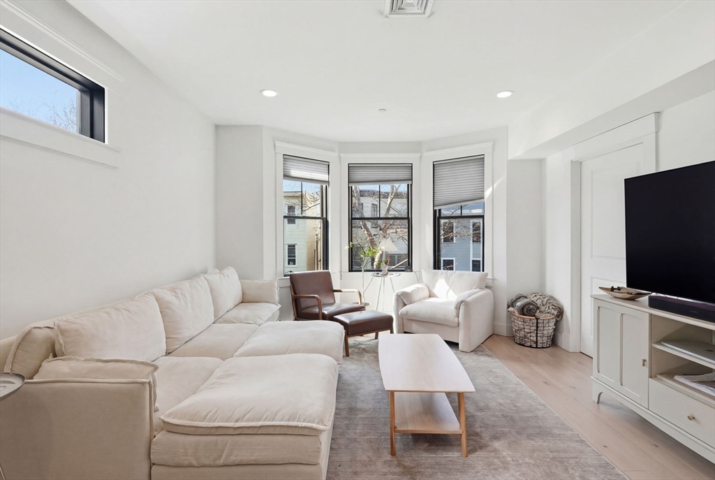 331 Chelsea St # 3