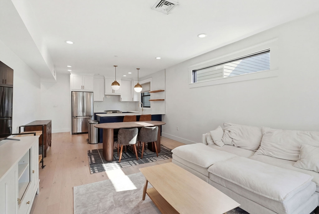 331 Chelsea St # 3
