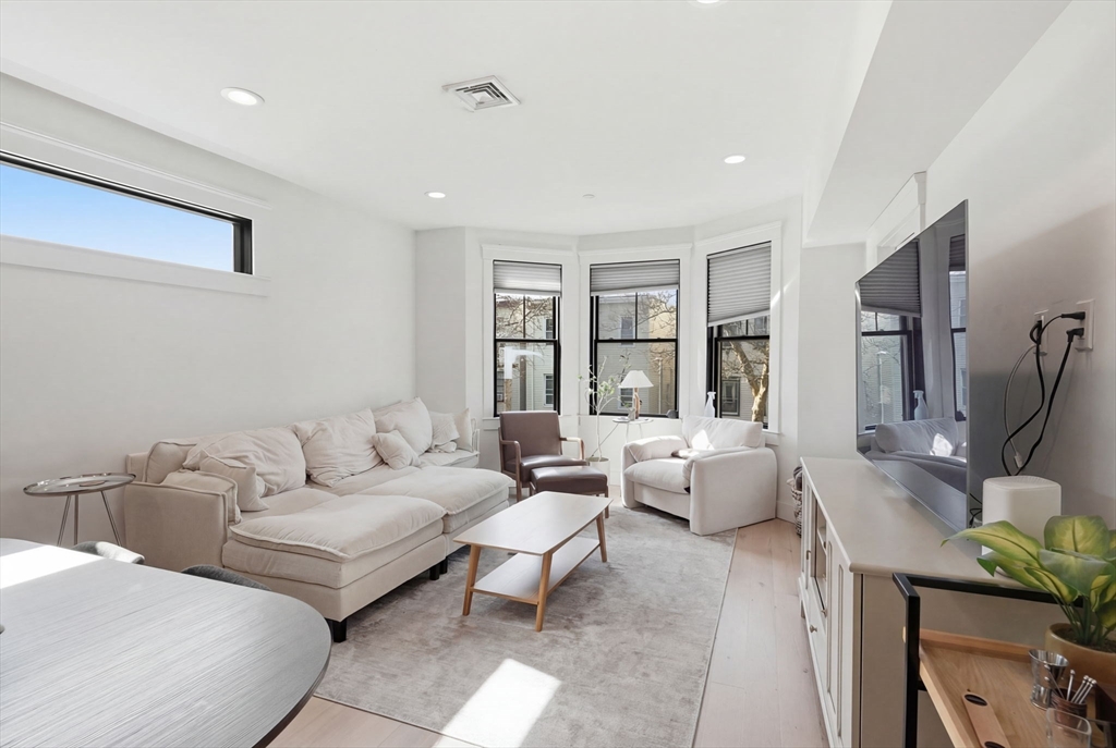 331 Chelsea St # 3