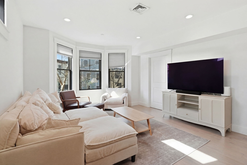 331 Chelsea St # 3