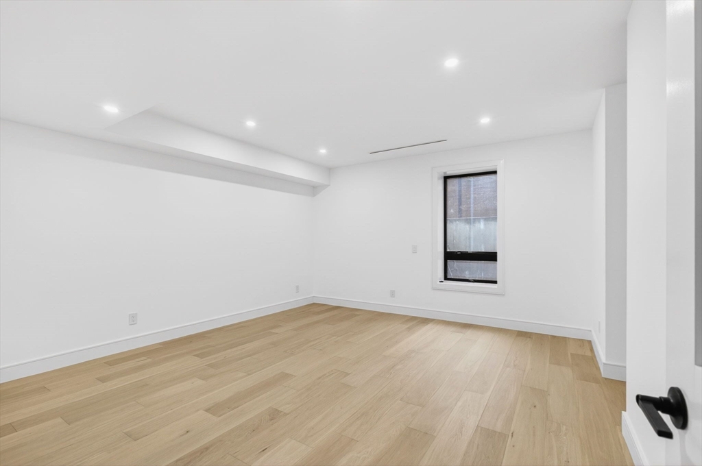 24 Newell St