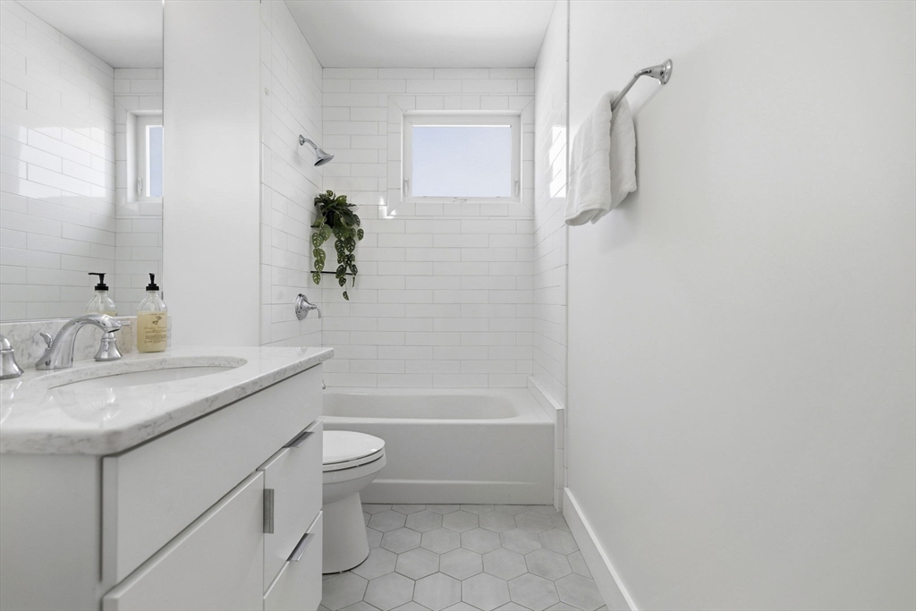 87 Madison Ave # 3