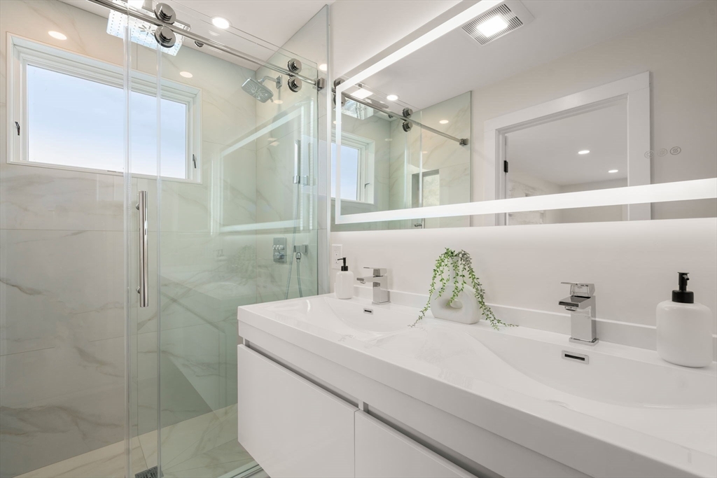 11 Billow Ave # 11