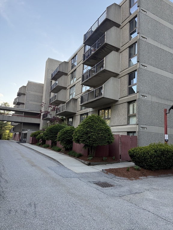 55 Tall Oaks Drive # T5