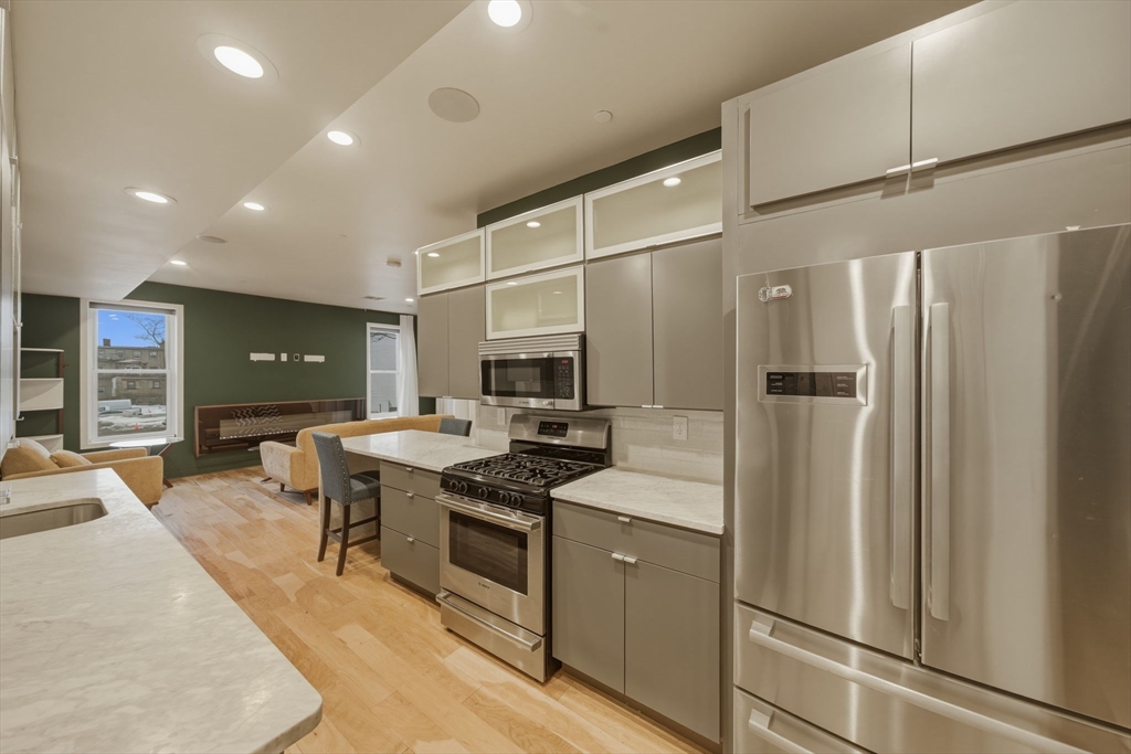 186 Paris St # 1