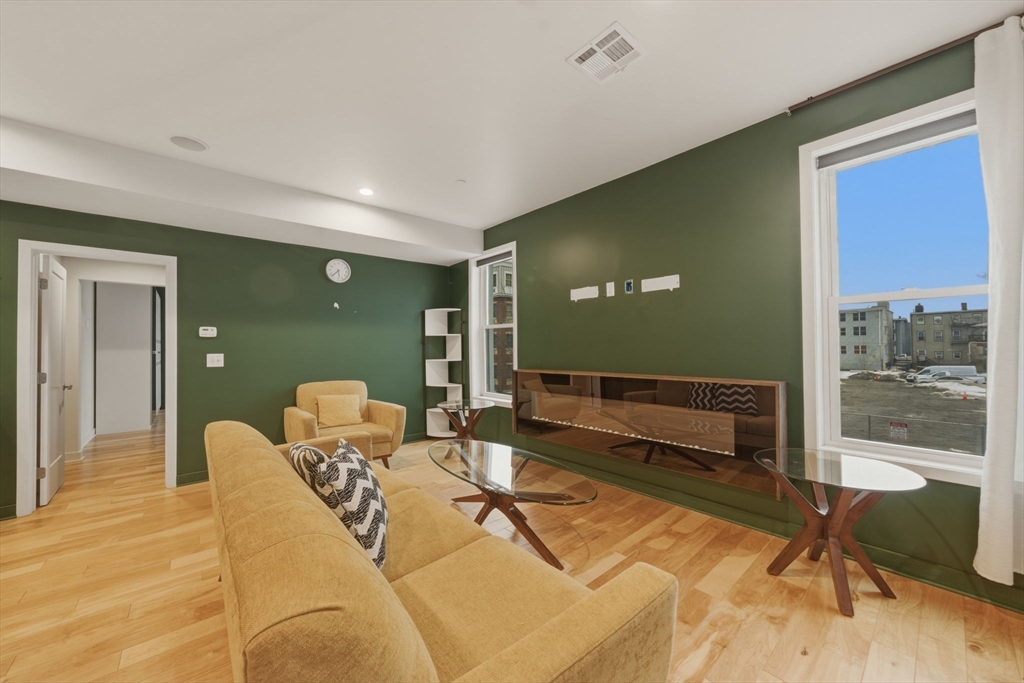 186 Paris St # 1