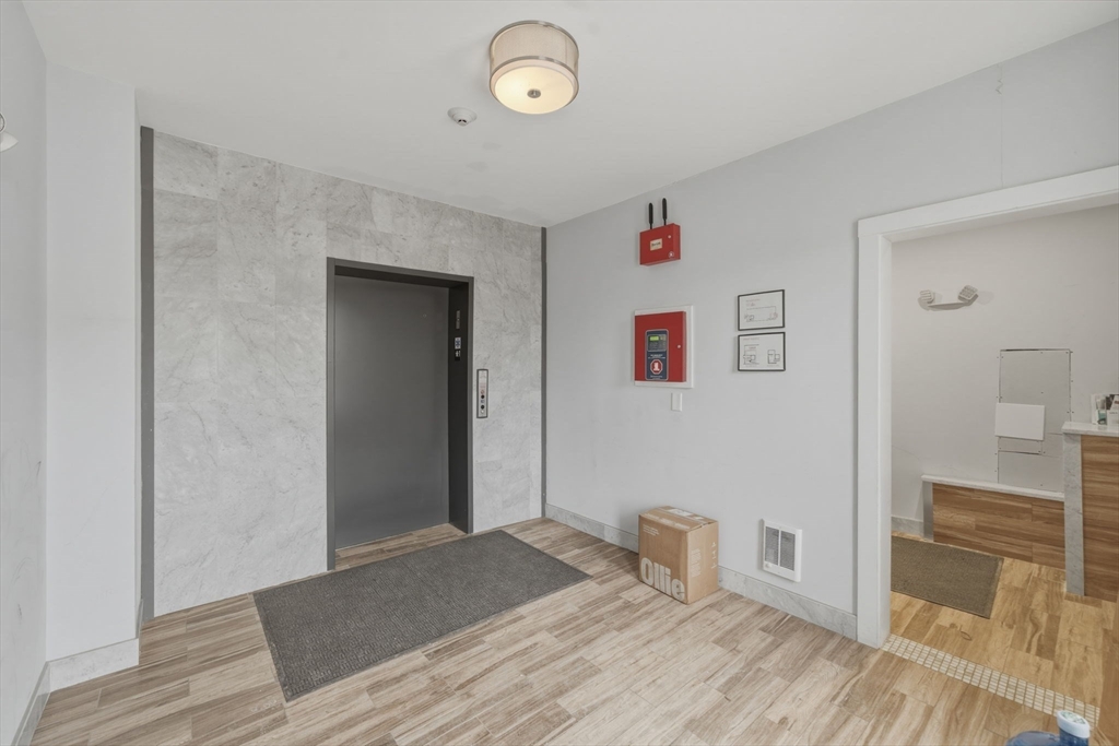 186 Paris St # 1