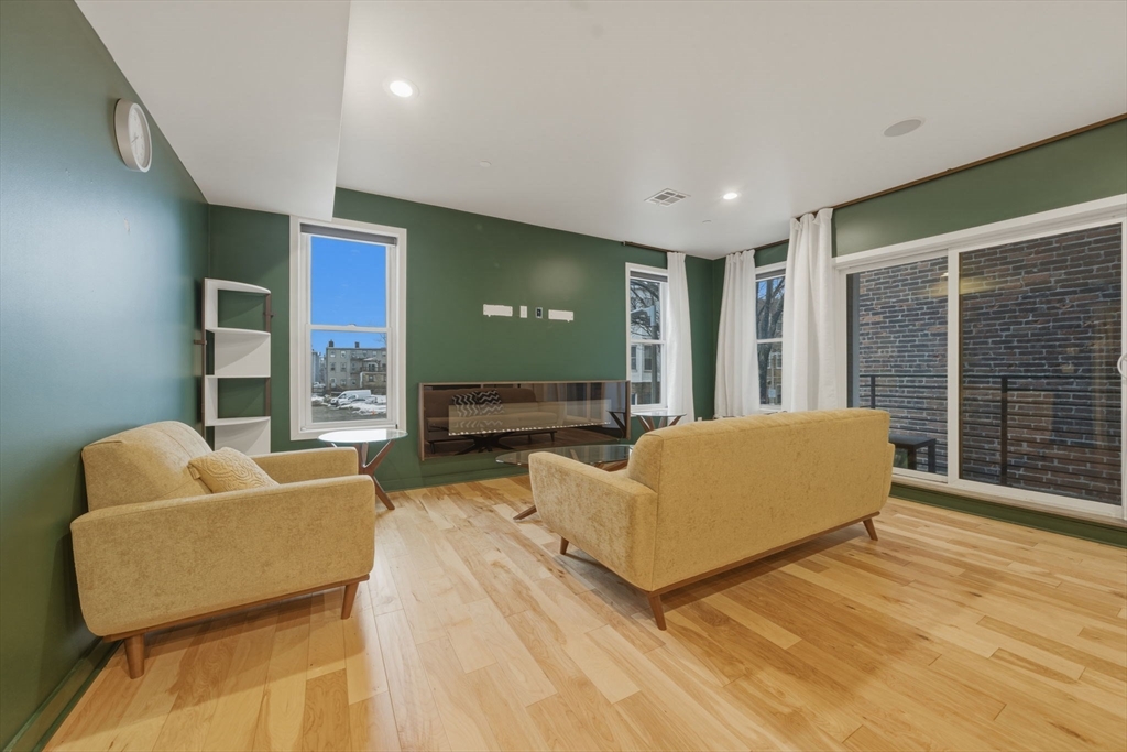 186 Paris St # 1