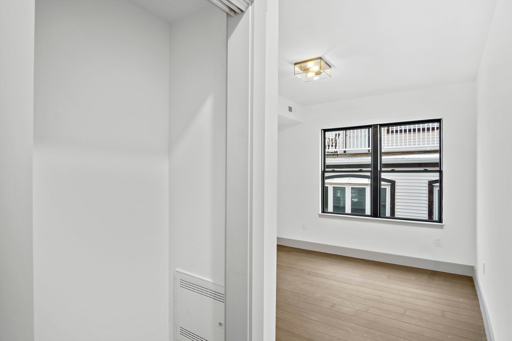 127 E Cottage St # 3