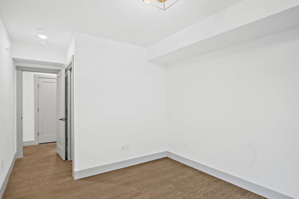 127 E Cottage St # 3