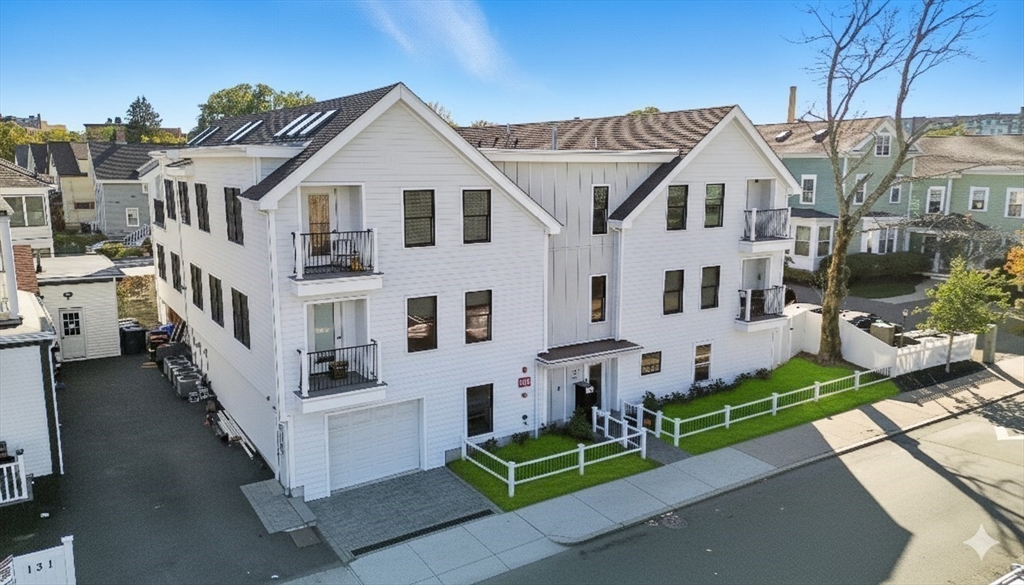 127 E Cottage St # 3