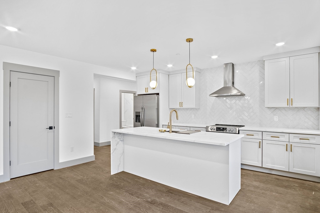 127 E Cottage St # 3