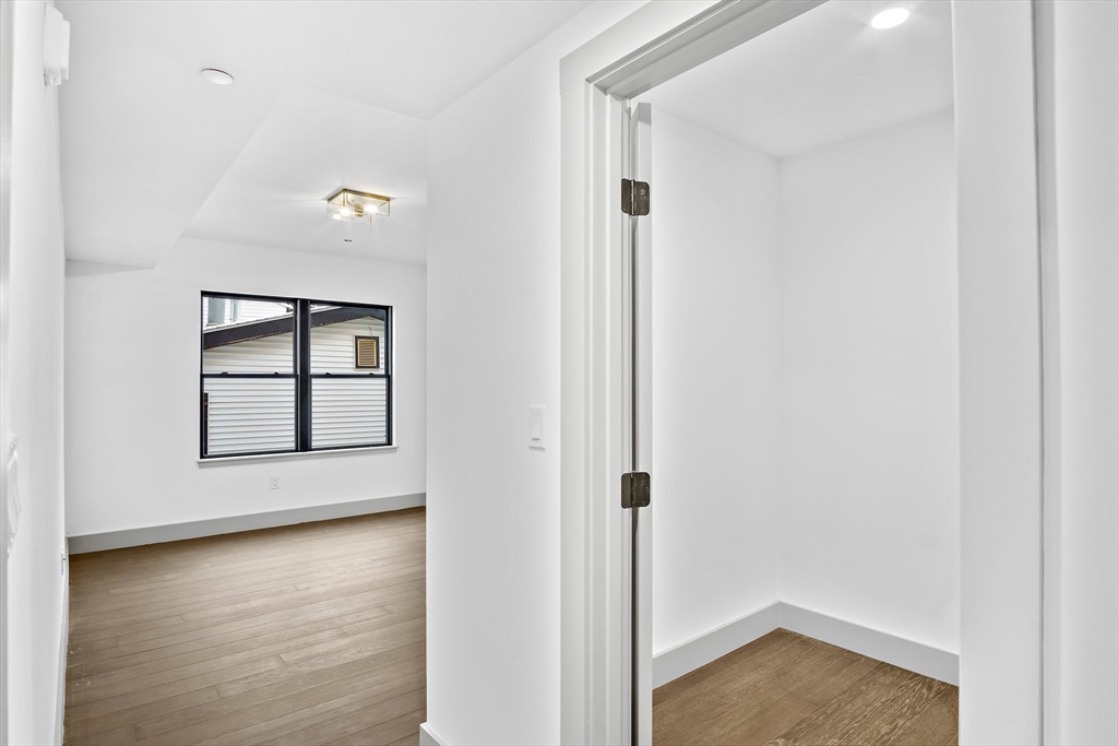 127 E Cottage St # 3