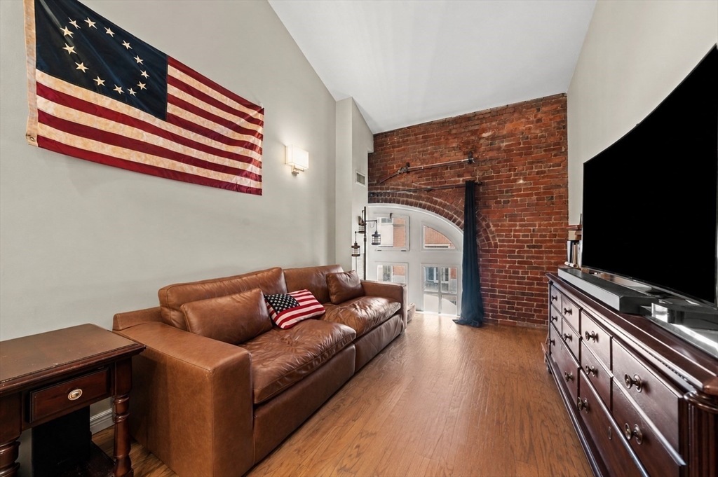 106 13th St # 212