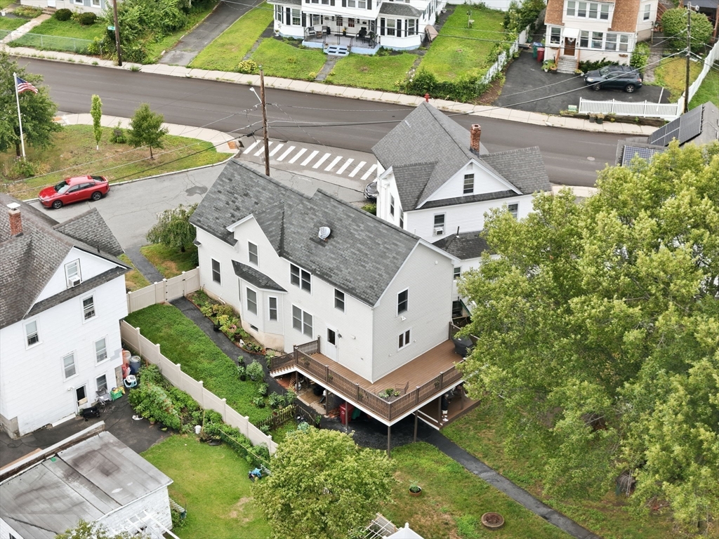87 Crescent St