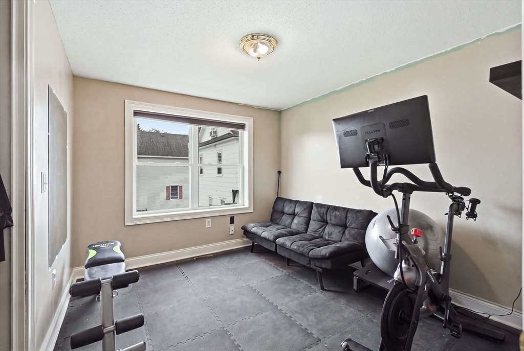 87 Crescent St
