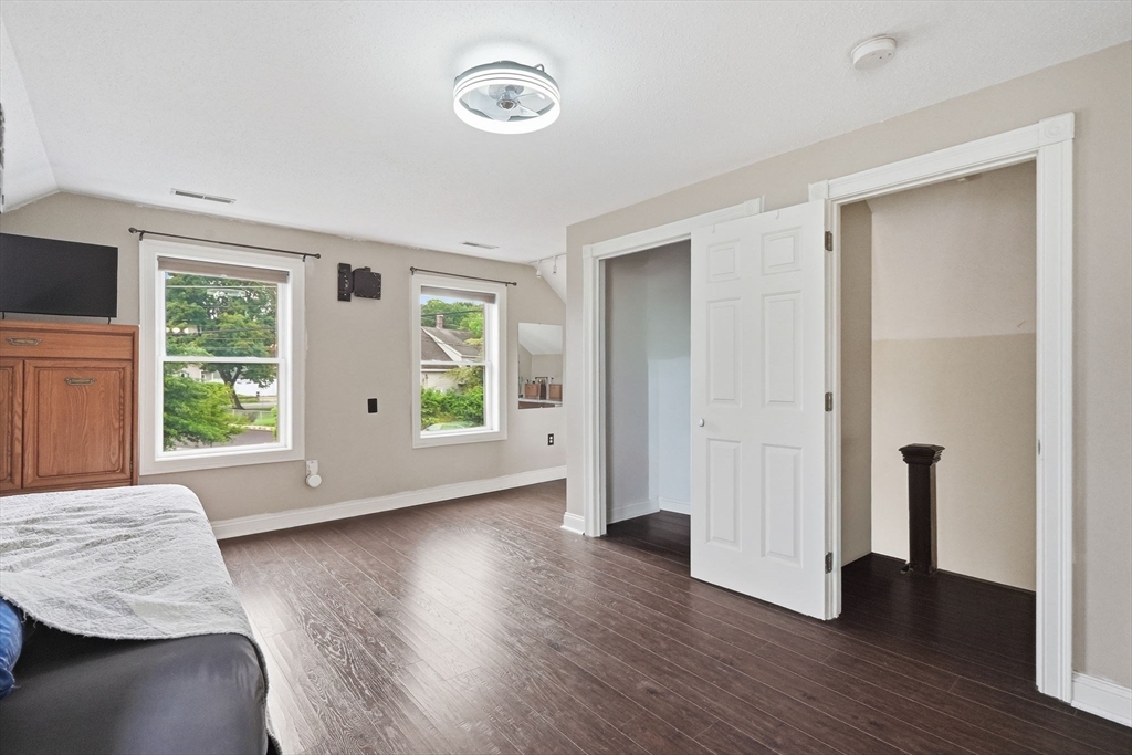 87 Crescent St