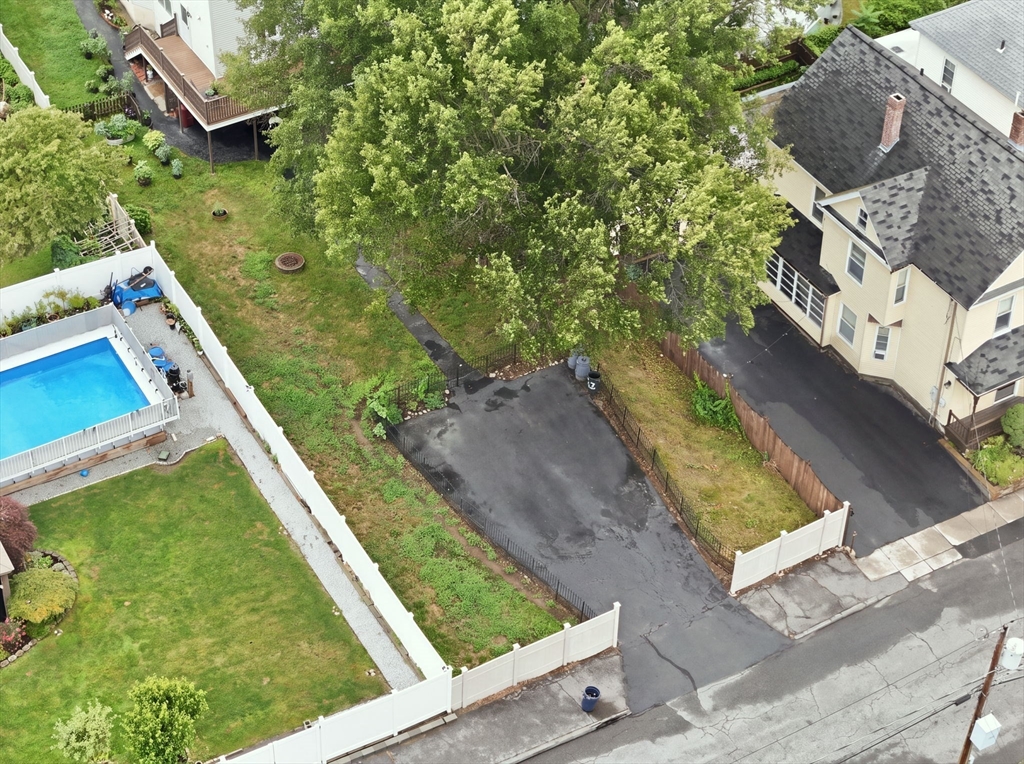87 Crescent St