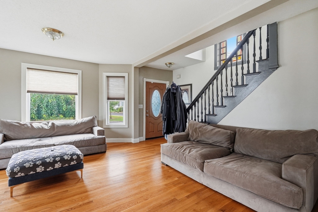 87 Crescent St