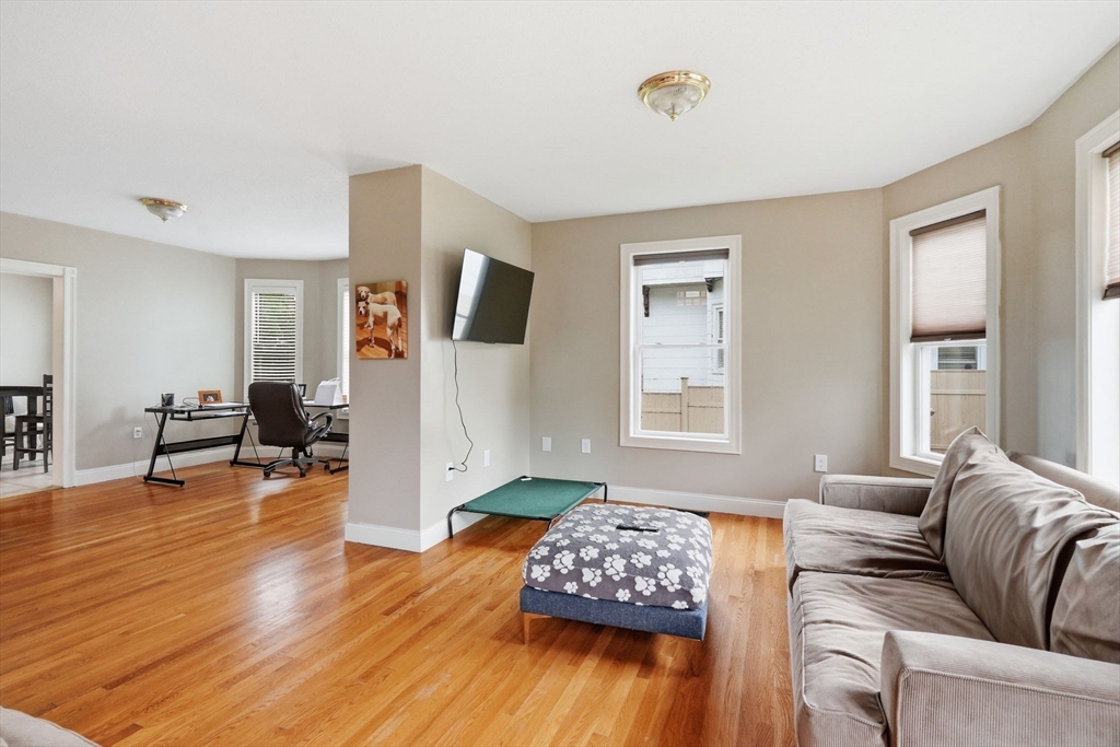 87 Crescent St