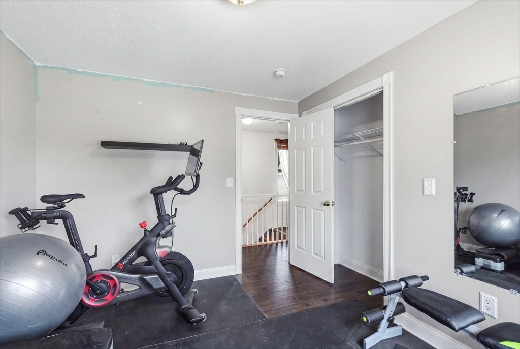 87 Crescent St