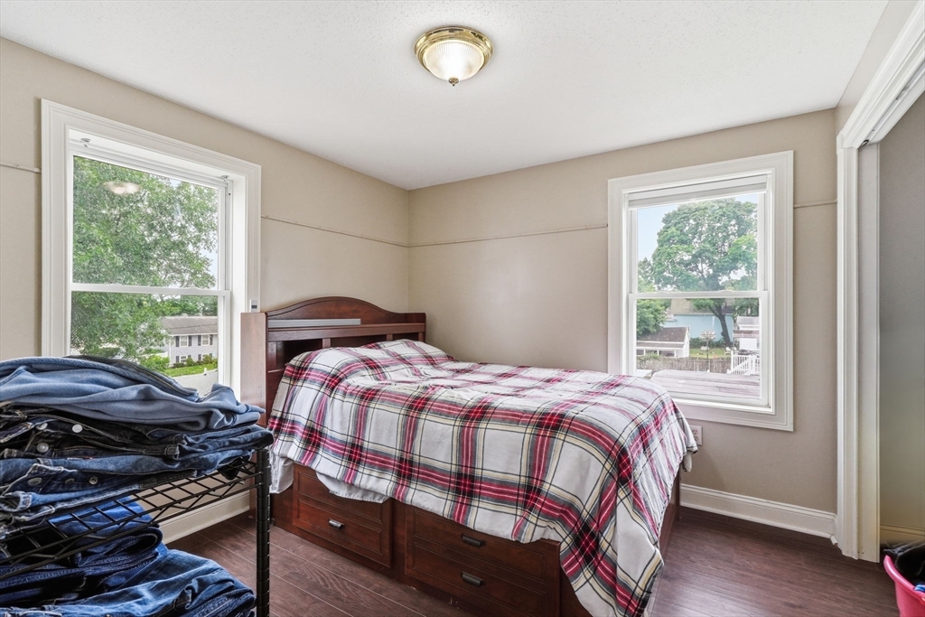 87 Crescent St