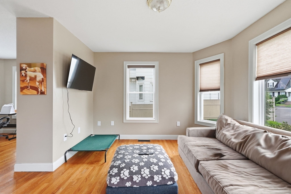87 Crescent St