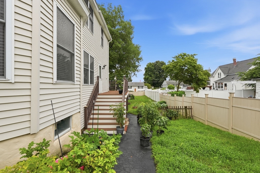 87 Crescent St