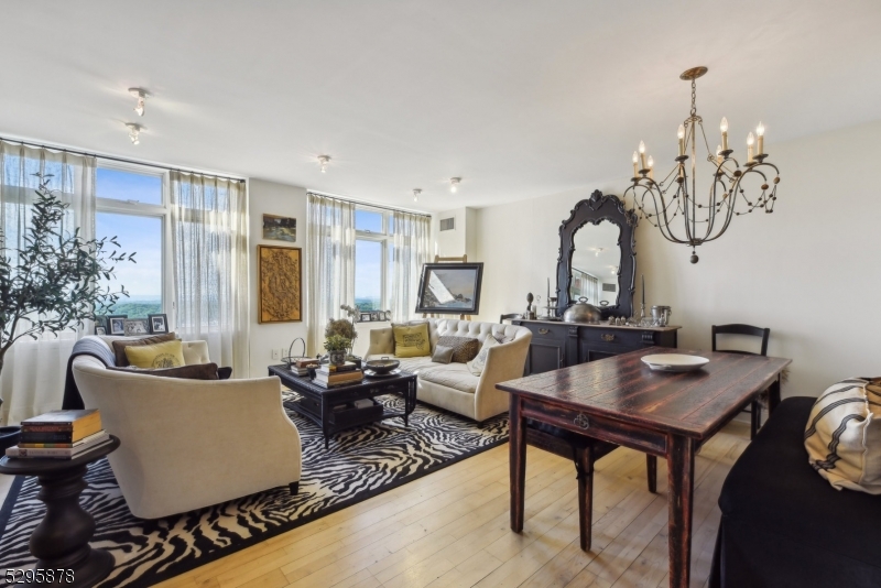 616 S Orange Ave, 8M 8M