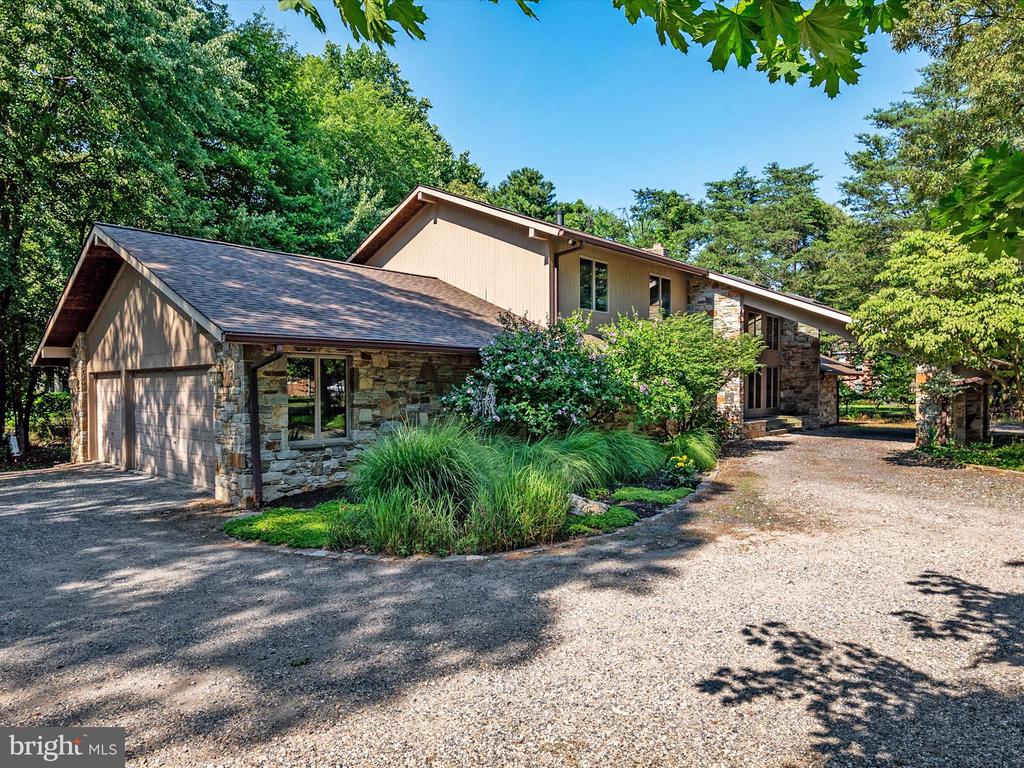 317 HICKORY POINT ROAD