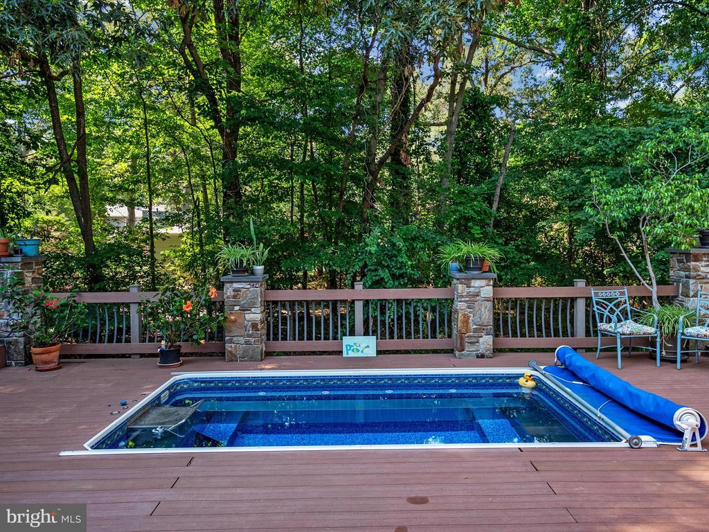 317 HICKORY POINT ROAD