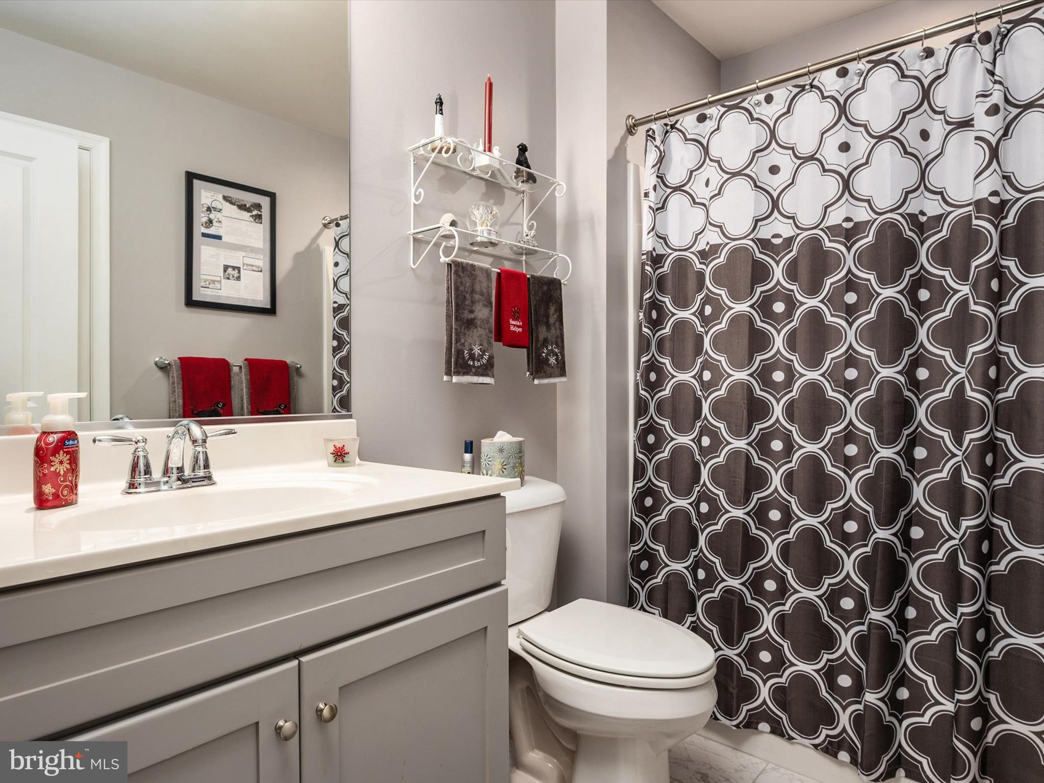 2062 KNOLLVIEW AVENUE