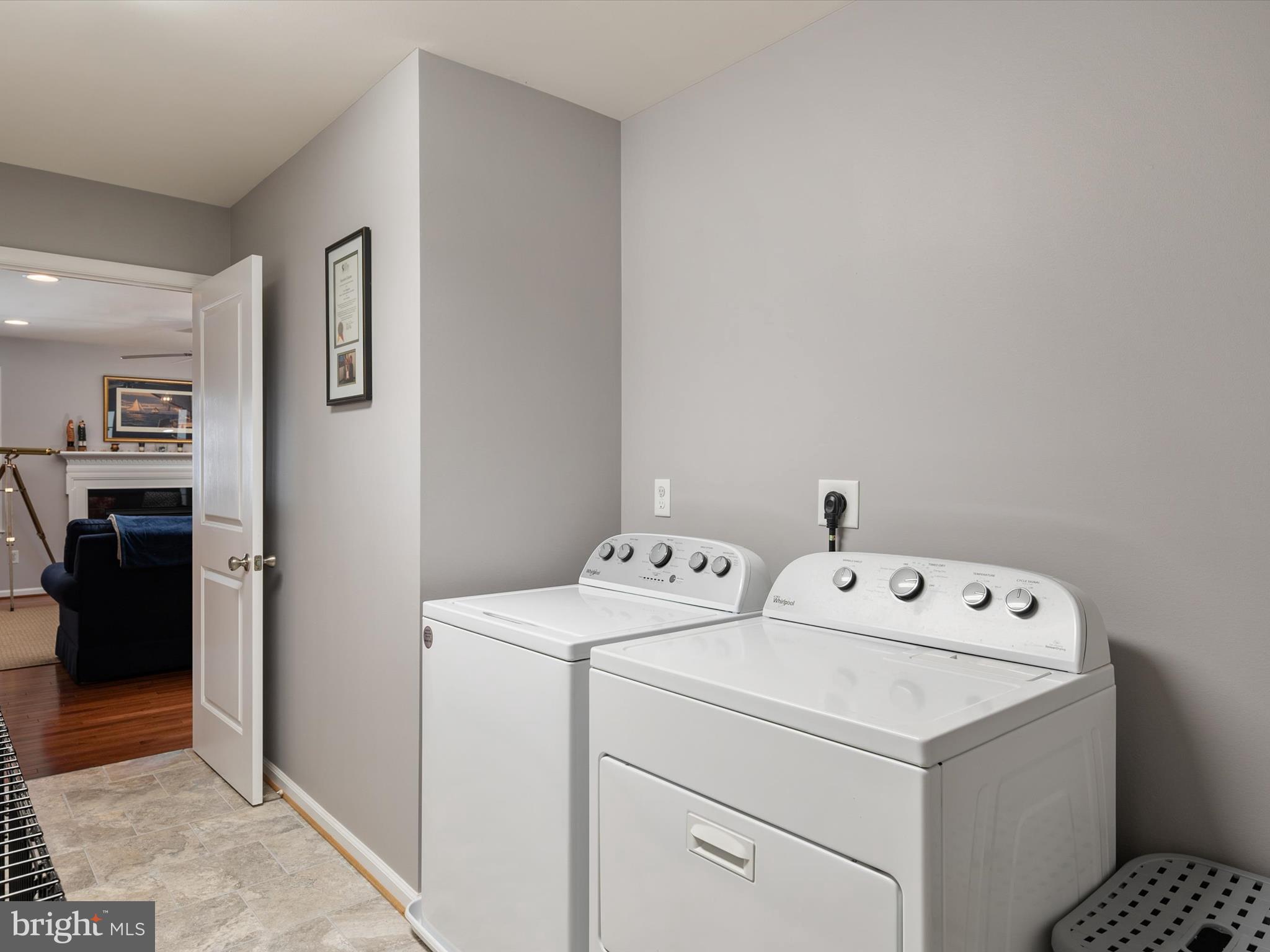 2062 KNOLLVIEW AVENUE